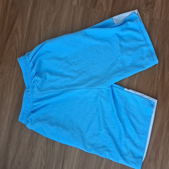 Shorts - Picture 3 of 3